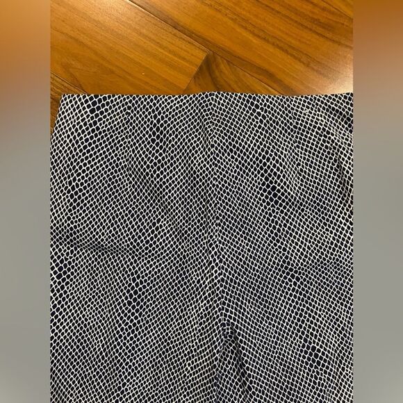 Michael Kors women’s black-and-white geometric trouser legging size medium - Picture 7 of 7